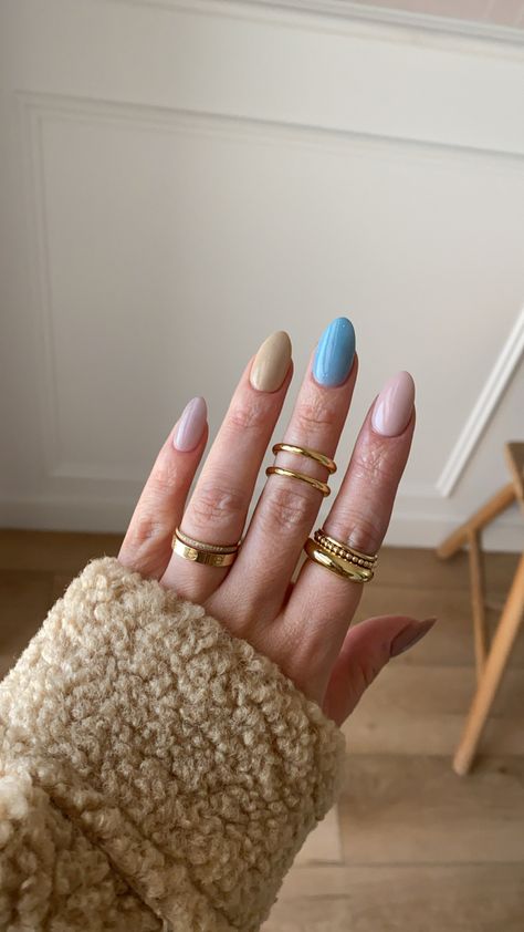 Cute coloured nail combo in an allond shape. Perfection 👌🏻 Nail Colour, Nail Extensions, Nail Colors, Nail Designs, Nail Art, Solid Color, Nails, Beauty, Quick Saves