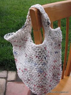 School Bags Ideas, Plastic Bags Diy, Crochet Grocery Bag, Plastic Bag Crafts, Plastic Bag Crochet, Upcycle Plastic, Large Crochet Hooks, Recycled Plastic Bags, Stylish School Bags