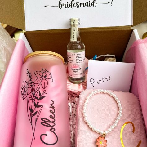 #bridesmaid #bride #bridal #maidofhonor #bridesmaidbox #gift #wedding #pinkwedding Beautiful Best Friend, Bridesmaid Box, Bride Bridal, Your Special, Pink Wedding, Gift Wedding, Maid Of Honor, So Excited, Getting Married