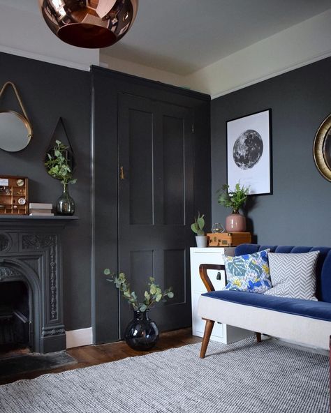 Farrow & Ball on Instagram: “#DownPipe has gorgeous blue undertones to it which deepen the complexity of its finish. We love the look of it in @design_soda_ruthie's…” Downpipe Farrow And Ball, Farrow And Ball Wallpaper, Light Blue Living Room, Farrow & Ball Wallpaper, Oval Room Blue, House Color Palettes, Rich Home, Farrow And Ball Paint, Farrow And Ball