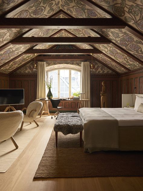 Paneled Walls, Ett Hem, Small Luxury Hotels, Attic Bedroom, House Inspo, Dream Home Design, My Dream Home, Future House, Boutique Hotel