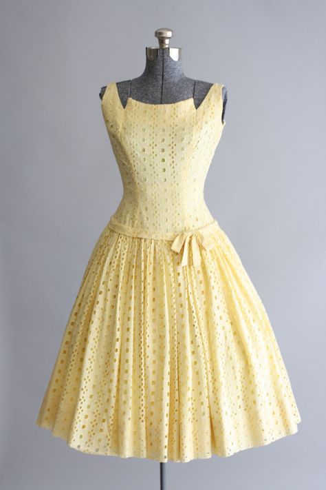 Vintage 1950s Dress / Gigi Young / Medium 1950s Dresses, Robes Vintage, Fashion 1950s, Vintage 1950s Dresses, Vestidos Vintage, 50s Dresses, 1950s Dress, Dresses Vintage, Eyelet Dress