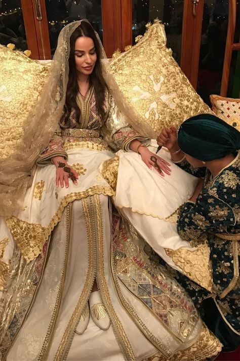 On henna night, the Moroccan bride usually wears a super creamy white or green kaftan surrounded by her family and friends . She's getting ready for her wedding night. #wedding#bride#enjoy Moroccan Henna Party, Henna Party Dress, Traditional Moroccan Wedding, Henna Day, Moroccan Wedding Theme, Moroccan Wedding Dress, Kaftan Wedding, Arabic Wedding Dresses, Moroccan Henna