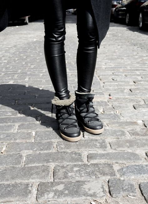 figtny.com | Isabel Marant Nowles boots Isabel Marant Nowles Boots, Black Sneakers Outfit, Chill Style, West Coast Fashion, Go To New York, Black Leather Pants, Cold Weather Fashion, Street Outfit, Dress For Success