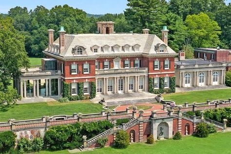 The 10 Best Gilded Age Mansions in the United States Large Buildings Architecture, Guilded Age Mansions, 1950s Mansion, Old Mansion Exterior, Mega Mansions Floor Plan, Sims Mansion, 1920s Mansion, Gilded Age Mansions, Carson Mansion