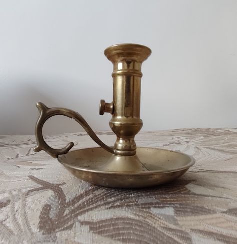 Vintage Brass Candlestick - Portable Candle Holder - Tabletop Bedroom Candlestick - Finger Loop Candle Holder - Taper Candlestick - Boudoir Decor Vintage, this copper and brass candlestick dates from the end of the 19th century. Its carrying handle is imposing and fits well in the hand. it is a rustic, rural decoration for an old home. This light holder Victorian Candle Holder, French Candle Holders, Old Fashioned Candle Holder, Candle Sticks Decor, Old Candle Holder, Vintage Chic Decor, Historical Decor, Cottagecore Interior, Antique Candle Holders