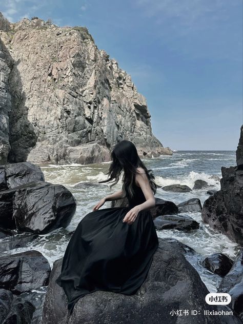 Dark Beach Photoshoot, Dark Beach, Witch Core, Black Ocean, Ocean Fashion, Black Swan, Beach Photoshoot, Dark Beauty, Instagram Inspo