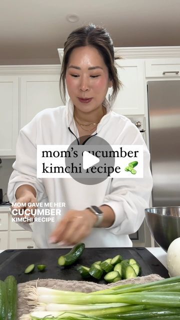 kat chao on Instagram: "my mom also gave me her white kimchi (baek kimchi) recipe, so stay tuned for that 🥬 mom’s cucumber kimchi recipe: 10 Persian cucumber sliced diagonally  6-7 green onions 1/4 white onion thinly sliced 1 bundle/ 1 cup Korean chives 1-2 tbsp Korean coarse sea salt 4-5 tbsp Korean chili flakes (gochugaru) 2 tbsp anchovy sauce 1-2 tbsp minced garlic 2-3 tbsp agave 2 tbsp sesame seeds Cover sliced cucumbers with coarse salt. Let sit for 10 mins then rinse. Add rest of ingredients and mix and massage gently. Eat within 3-4 days.  #easyrecipes #kimchi #kimchirecipe #cucumberkimchi #koreanfood #viralfood #viralreels #healthyrecipes" Kimchi Recipe Without Shrimp, Cucumber Kimchi Recipe Korean, Baek Kimchi Recipe, Kimchi Cucumber Recipe, Kimchi Cucumbers, Asian Cucumber Recipe, Cucumber Kimchi Recipe, White Kimchi, Korean Chili Flakes