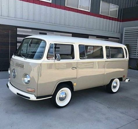 Combi Vw T2, Vw Samba Bus, Kombi Trailer, Volkswagen Bus Camper, Vw Minibus, Vintage Volkswagen Bus, Vw Bus Interior, Vw Bus T2, T3 Vw