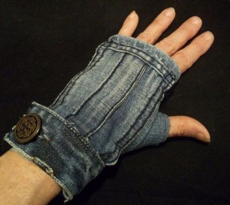 Denim Gloves, Denim Diy Clothes, Diy Jeans, Denim Art, Denim Projects, Denim Jewelry, Recycled Jeans, Recycle Jeans, Wood Buttons