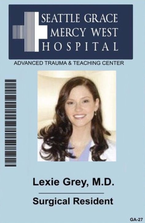 Meredith Grey Halloween Costume, Greys Anatomy Costumes, Greys Anatomy Gifts, Chyler Leigh, Greys Anatomy Characters, Lexie Grey, Anatomy Study, Meredith Grey, Social Life