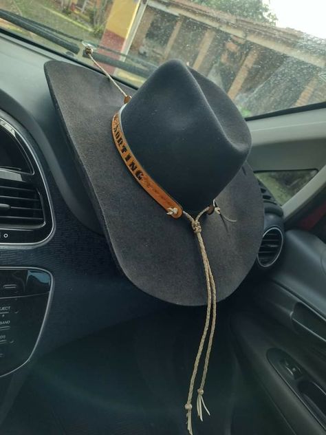 Texas Men, Cowboy Hat Rack, Custom Cowboy Hats, Country Hats, Texas Man, Looks Country, Western Belt Buckles, Leather Workshop, Sharp Dressed Man