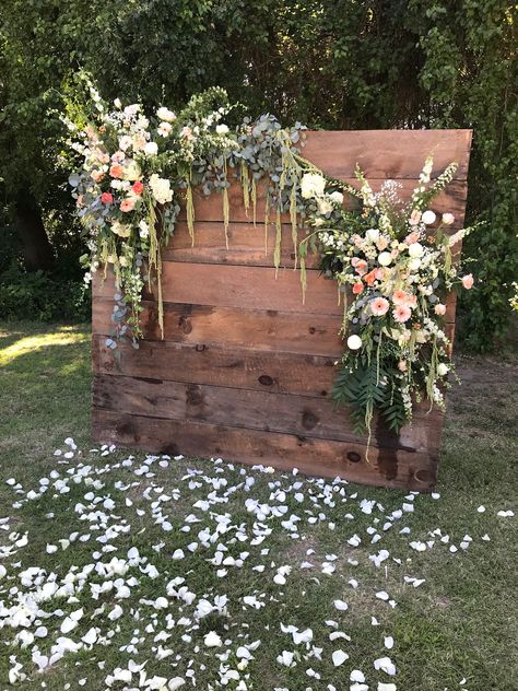 Green backdrop with flowers