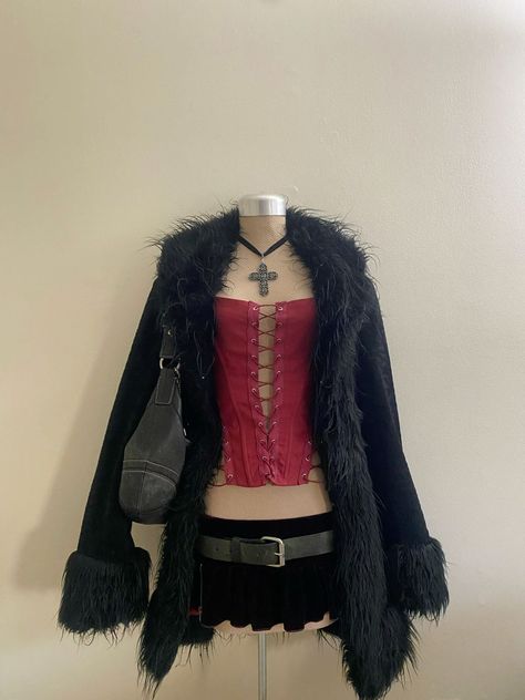 Rock Skirt Outfit, 2000s Vampire Outfit, Outfit Inspo Rockstar Gf, Metalhead Outfits 80s, Rockstar Concert Outfit, Cas Concert Outfit, Corset Top Outfit Ideas, Nana Inspired Outfits, Outfit Ideas Layering