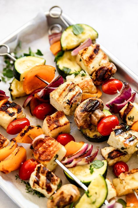 Greek Halloumi Skewers - Fork in the Kitchen Halloumi Kebabs Skewers, Halloumi Kebab, Greek Skewers, Halloumi Skewers, Halloumi Recipes, Cheese Kabobs, Chicken Shish Kabobs, Chicken And Halloumi, Grilled Skewers