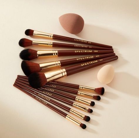 Spectrum Collections, Neutral Makeup Look, Statement Makeup, Complete Makeup, Eye Brushes Set, Makeup News, Best Makeup Brushes, Blending Sponge, Brush Sets