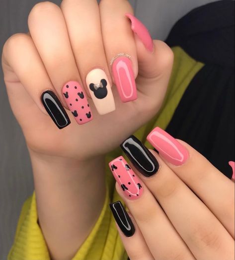 Pink And Black Disney Nails, Oval Disney Nails, Disney Nails Acrylic Mickey Mouse, Disney World Nail Ideas, Valentines Nails Designs Short, Pink Disney Nails, Fall Disney Nails, Mickey And Minnie Nails, Orlando Nails