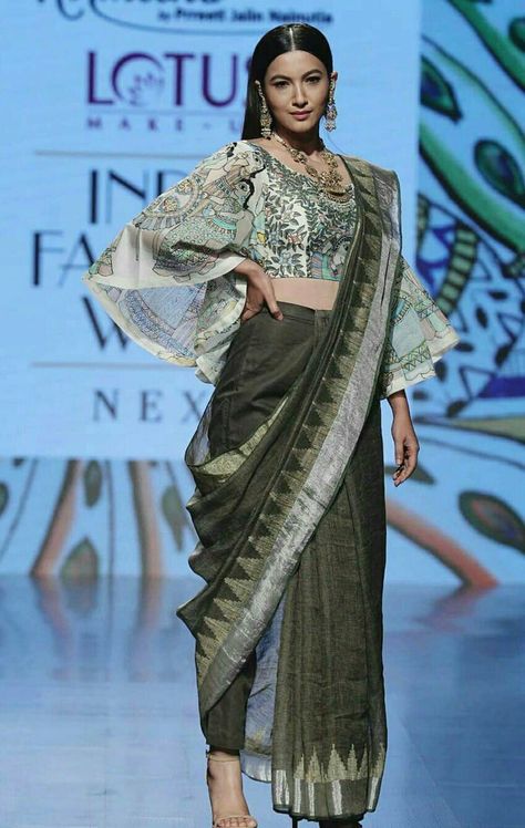 Dress For Ramp Walk, Ramp Walk Outfit Ideas, Ramp Walk Poses In Saree, Saree Ramp Walk, Ramp Walk Dresses, Ramp Walk Poses, Drape Dresses, Gauhar Khan, Palazzo Dress