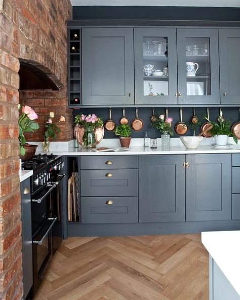 Clean Kitchen Design, Olive Green Kitchen, Inset Cabinetry, White Tile Backsplash, Two Tone Kitchen, Green Kitchen Cabinets, Green Cabinets, Deco Boheme, Elegant Kitchens