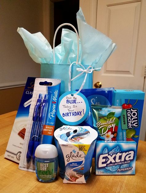 Blue Themed Birthday gift for friends and coworkers. Blue Themed Birthday, Blue Gift Basket, Coworkers Birthday, Diy Best Friend Gifts, Bff Birthday Gift, Bff Birthday, Cute Gifts For Friends, Themed Gift Baskets