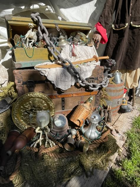 Pirate Aesthetic Decor, Pirate Tablescape, Boston Halloween, Pirate Shipwreck, Pirate Halloween Decorations, Pirate Halloween Party, Pirate Props, Mermaid Pirate Party, Pirate Room