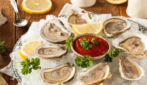 Weird french new years eve foods: raw oysters New Years Dinner Party, New Years Eve Food, New Years Dinner, Raw Oysters, Sweet Butter, Dinner Restaurants, School Cafeteria, Order Food Online, Healthy Kitchen