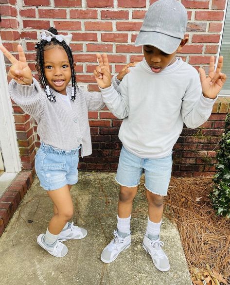 Brother Sister Disney Outfits, Brother Sister Photos Black, Sibling Outfits Brother Sister, Brother And Sister Outfits, Coordinating Sibling Outfits, Girl Bsf, Big Sister And Lil Sister Goals Black, Children Outfits, Matching Sibling Outfits