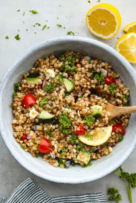 Farro Salads, Ww Salads, Pearl Couscous Salad, Broccoli Pasta Salads, Greek Orzo, Tuscan Pasta, Greek Orzo Salad, Couscous Salad Recipes, Moroccan Couscous