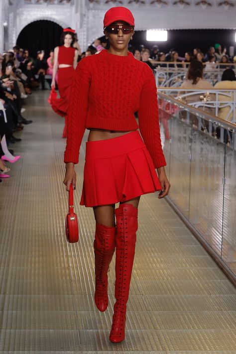 Red Runway Fashion, Red Crop Top Outfit, Red Runway, Fashion Trends Winter, Couture Week, Crop Top Outfits, Red Outfit, Fall 2023, Bold Fashion