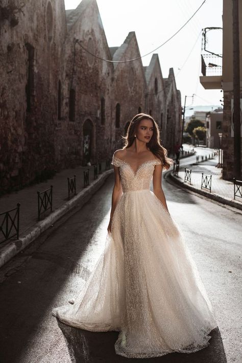 Catherine - Bridal Dress ➤ Milla Nova Grace Wedding Dress, Milla Nova Wedding Dresses, Milla Nova, Berta Bridal, Tulle Wedding Gown, Trumpet Wedding Dress, Dream Wedding Ideas Dresses, Prom Dress Inspiration, Romantic Bride