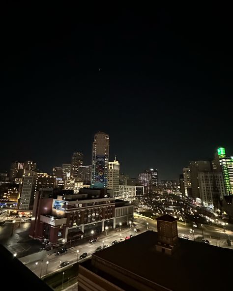 #view #detroit #nightlife #night #city Detroit At Night, Detroit Aesthetic, Detroit Night, Power Trip, Night Vibes, Night City, Night Life, At Night, Photographer