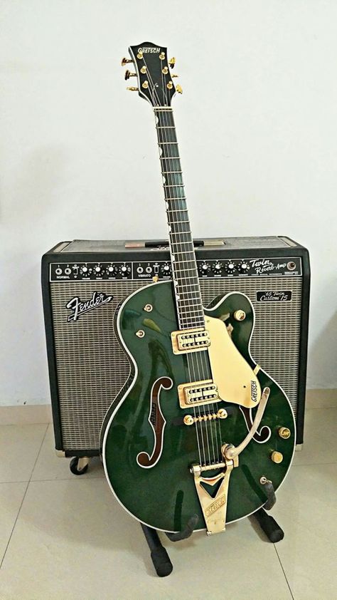 Gretsch Guitar Aesthetic, Green Guitar, Pretty Guitars, Electric Guitar Design, Guitar Obsession, Cool Electric Guitars, Guitar Collection, Beautiful Guitars, Guitar Art