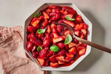 Macerated Strawberries Recipe Fruit Topping, Cake And Ice Cream, Macerated Strawberries, Breakfast Party Foods, Easy Dinner Casseroles, Culture Quotes, Breakfast Party, Fruit Toppings, Small Food Processor