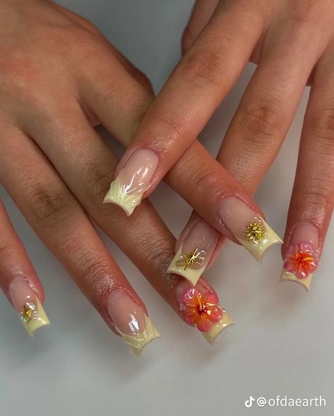 Nail Charm Designs Short, Summer Gel X Nails Square, Short Nail Inspo Summer 2024 Square, Jelly Flower Nails, First Day Of School Nails, Short Classy Nails, Summery Nails, Girly Acrylic Nails, Classy Acrylic Nails