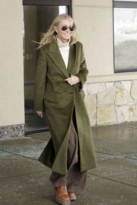 Quiet Luxury Fashion, Gwyneth Paltrow Style, Olive Coat, Celine Boots, Stealth Wealth, Cream Turtleneck Sweater, Flamboyant Natural, Phoebe Philo, Ageless Style