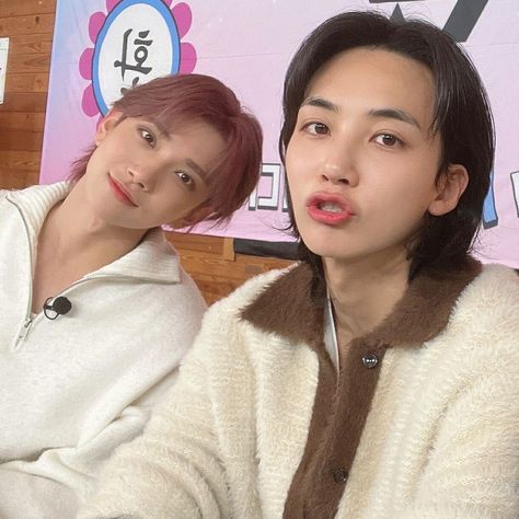 Jeonghan And Scoups, Kawaii Pajamas, Pledis Seventeen, Seventeen Memes, Seventeen Jeonghan, Hong Jisoo, Joshua Seventeen, Evil Twin, Man Crush Everyday