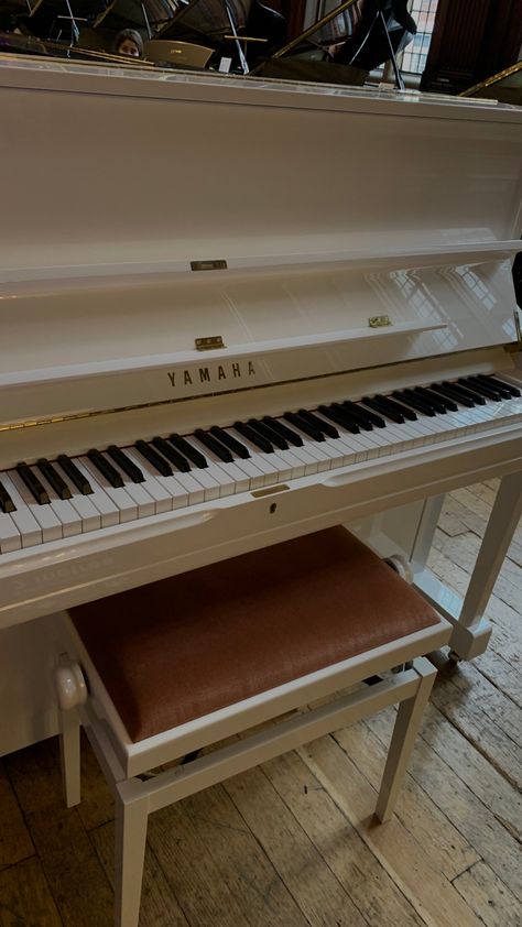 Yamaha White Piano, Yamaha Piano Aesthetic, Piano Room Decor, Popular Piano Sheet Music, Piano Aesthetic, Yamaha Piano, Piano Classes, White Piano, Violin Sheet