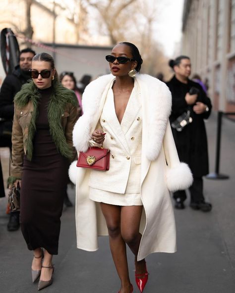 Alicia Mbuaya Mukuna (@alicia_krakowska_hadid) • Instagram photos and videos Elegant Black Women, 2024 Street Style, Winter White Outfit, Luxury Lifestyle Women, Queen Fashion, Black Femininity, Ice Ice Baby, Luxe Fashion, Winter Fashion Outfits