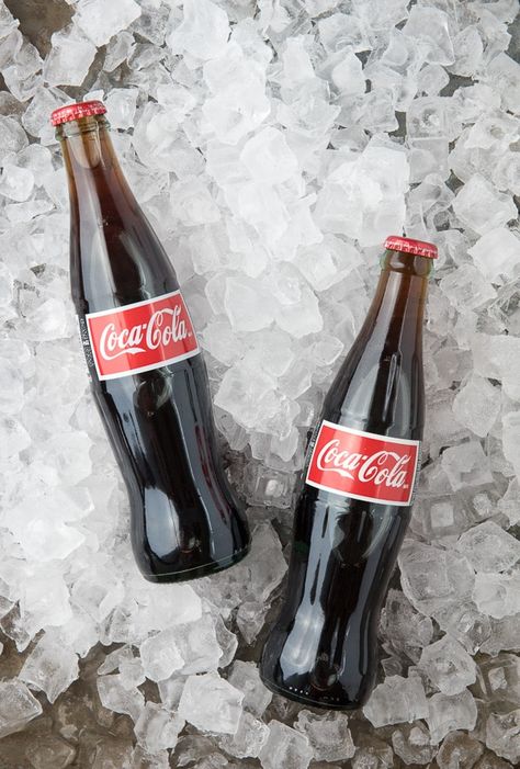 Jack and Coke Popsicles turn a favorite thirst-quenching cocktail into a boozy frozen popsicle. Mexican Coke make this wonderfully sweet and a few pro tips make them perfect everytime! #popsicles #jackandcoke #cockatils #boozypops #easyrecipe #frozendessert 333 Wallpaper, Mexican Coke, Boozy Pops, Can Of Coke, Jack And Coke, Always Coca Cola, Classic Cocktail Recipes, Coke Cola, Fizzy Drink