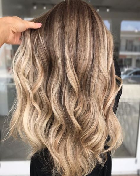 Whether you want to go darker or keep it light, here are thirty blonde hues to rock this fall. Blond Bayalage, Hair Colors For Fall, Fall Blonde Hair Color, Blonde Hair Colors, Fall Blonde Hair, Neutral Blonde, Hair Blond, Dirty Blonde Hair, Brown Hair Balayage