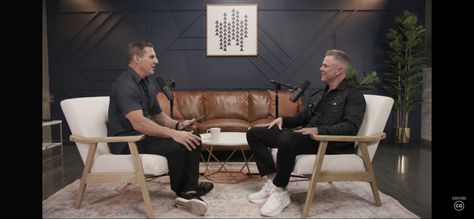 2 person Podcasting set up. Dark Background. Soft light. Accent light. 2 Person Podcast Setup, Podcast Set Up, Talkshow Set Design, Podcast Background, Acid Design, Podcast Aesthetic, Podcast Room, Broadcast Studio, Craig Groeschel