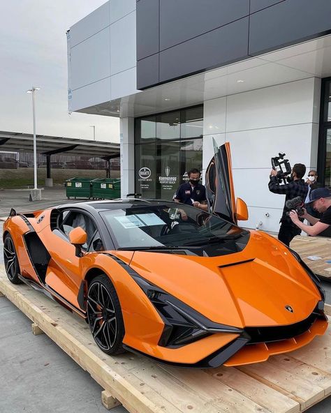 Soughtafterautos•Dan on Instagram: “2021 Lamborghini Sian first in the USA. Arancio Atlas Paint over Nero Cosmus with Arancio Leonis stitching. 1of63 with a Base Price $3.3Mil…” Lamborghini Photos, Lamborghini Sian, Sports Cars Lamborghini, Side Chick, Cars Lamborghini, Mclaren Cars, Aesthetic Cool, Luxurious Cars, Lamborghini Cars