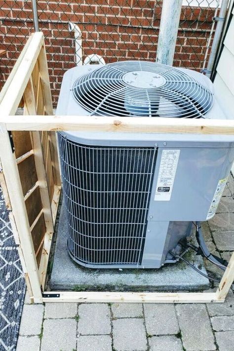 Check out this creative way to hide an ugly outdoor AC unit. If you love your patio or deck but hate your eyesore of an AC unit then you'll like this creative cover idea on a budget. #diy #acunitcover #outdoorcover Aircon Cover, Hide Ac Units, Outdoor Ac Unit, Chandelier Planter, Ac Unit Cover, Diy Ac, Ac Cover, Woodworking Square, Air Conditioner Cover