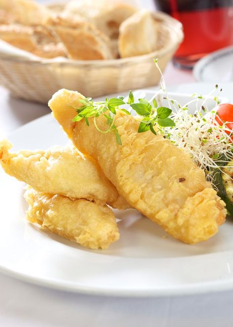 Tempura clown fish with vegetables Tempura Fish, Garlic Aioli Recipe, Tempura Recipe, Halibut Recipes, Cod Recipe, Tempura Batter, Aioli Recipe, Batter Recipe, Shrimp Tempura