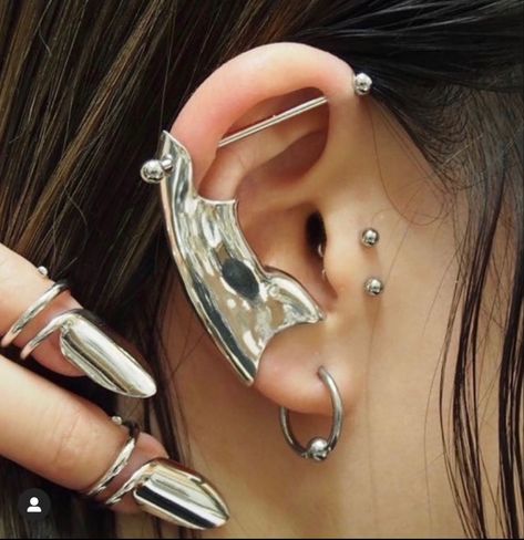 Avante Garde Fashion, Jewelry Mood Board, Avant Garde Jewelry, Ear Piece, Industrial Jewelry, Industrial Piercing, 12 December, Dope Jewelry, Funky Jewelry