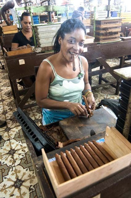 A salute to the hard working women in the cigar biz. Cigars And Whiskey Aesthetic, Cuban Cigars Woman, Whiskey Aesthetic, Cigars And Women, Cuban Cigars, Pipes And Cigars, Good Cigars, Fidel Castro, Luxury Destinations