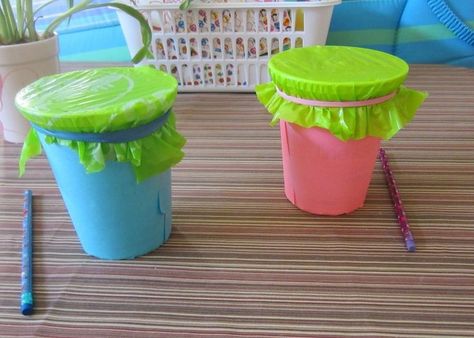 Make a simple drum for preschool fun! I'm using solo cups and waxed paper Preschool Music Theme, Drum Craft, Preschool Music Activities, Instrument Craft, Waxed Paper, Music Camp, Music Week, Preschool Music, Music Crafts