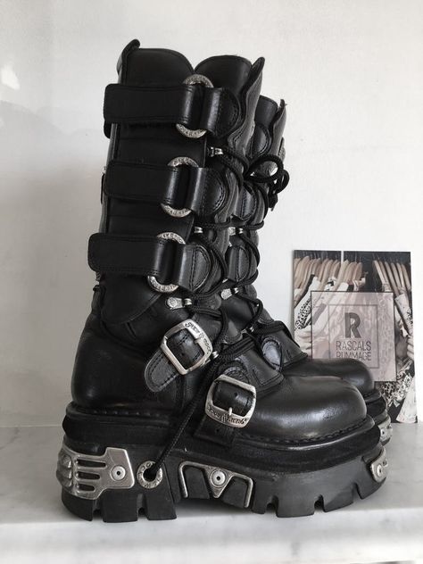 New Rock Boots, Rock Boots, Goth Shoes, Dr Shoes, Leather Finish, New Rock, Punk Outfits, Swag Shoes, Alternative Outfits