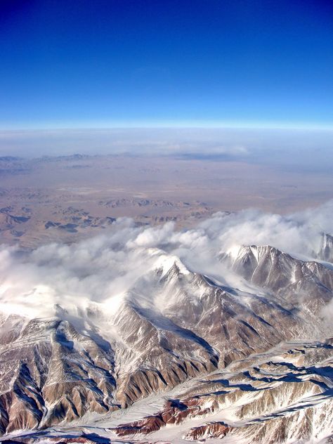 Over Changtang - The Tibetan High Plateau Clouds cover the Altyn-Tagh (Altun… Taklamakan Desert, Tibetan Plateau, Deserts Of The World, Tibetan Buddhism, Silk Road, Central Asia, Iraq, Tibet, Buddhism