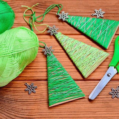 holiday activities Christmas crafts ideas cardboard trees Cheap Christmas Crafts, Cardboard Christmas Tree, Preschool Christmas Activities, Easy Christmas Ornaments, Fabric Christmas Ornaments Diy, Christmas Craft Projects, Creative Christmas Trees, Christmas Ornaments Diy, Hanging Christmas Tree